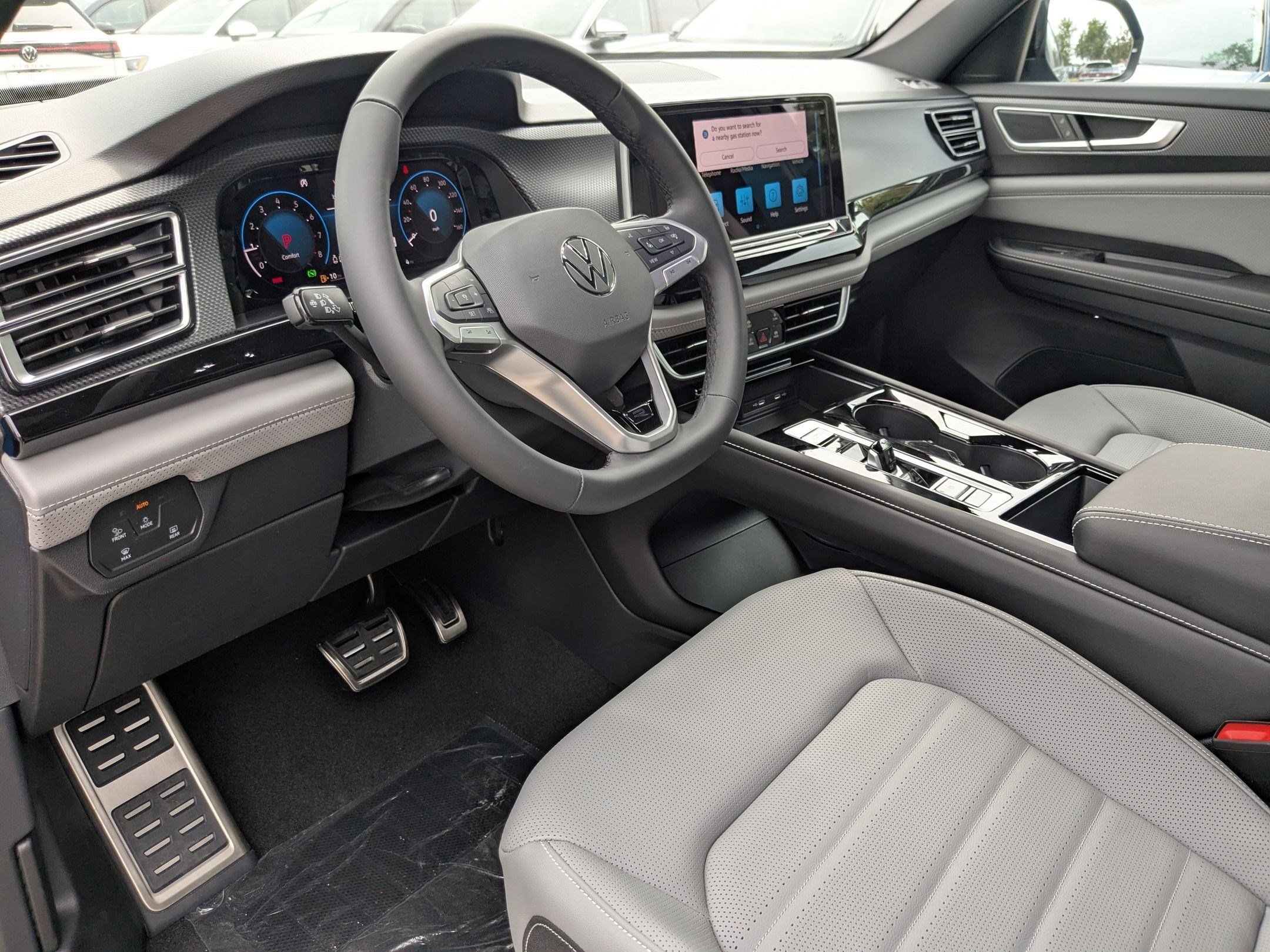 2026 Volkswagen Atlas Cross Sport SEL R-Line photo 3