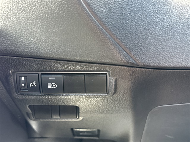 2024 Toyota Corolla Cross LE photo 18