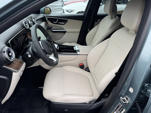 2026 Mercedes Benz GLC 300 photo 2