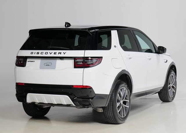 2024 Land Rover Discovery Sport SE photo 2