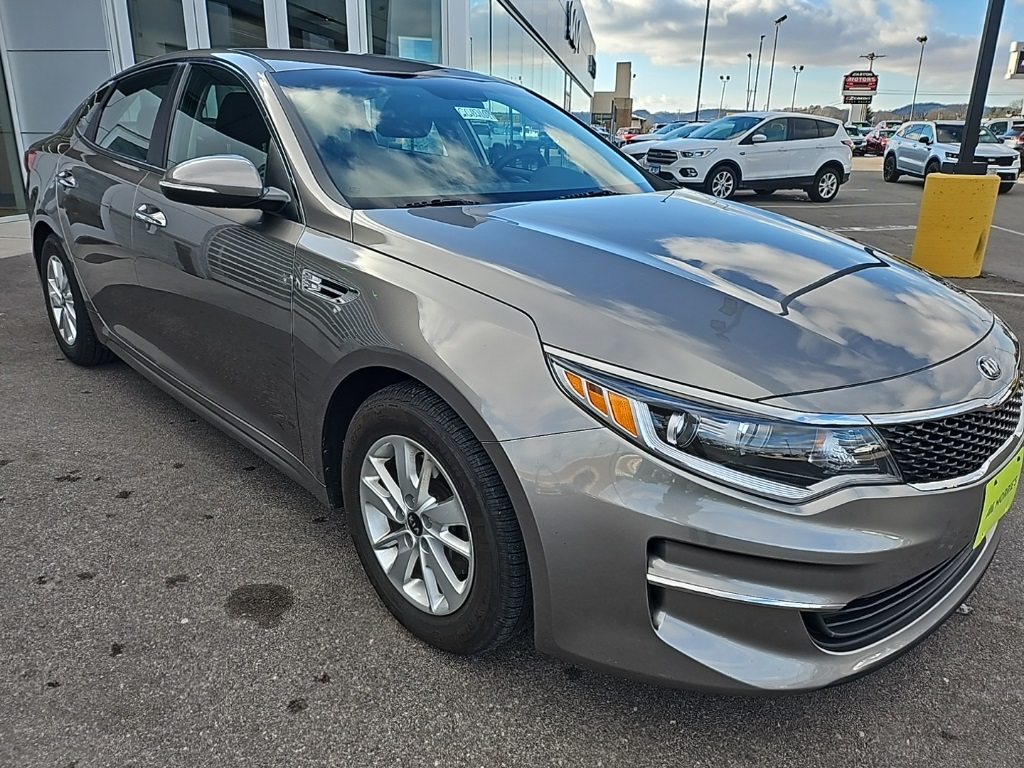 2016 Kia Optima LX photo 3