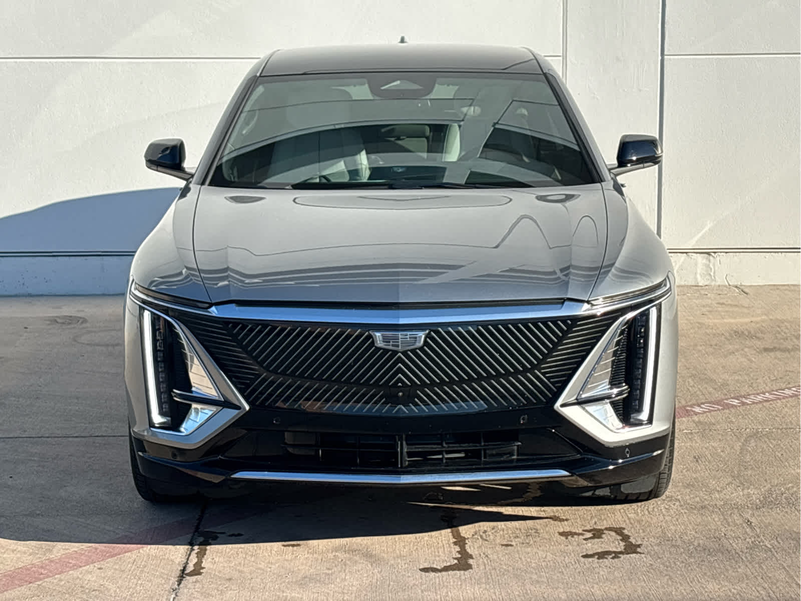2024 Cadillac Lyriq Luxury photo 2