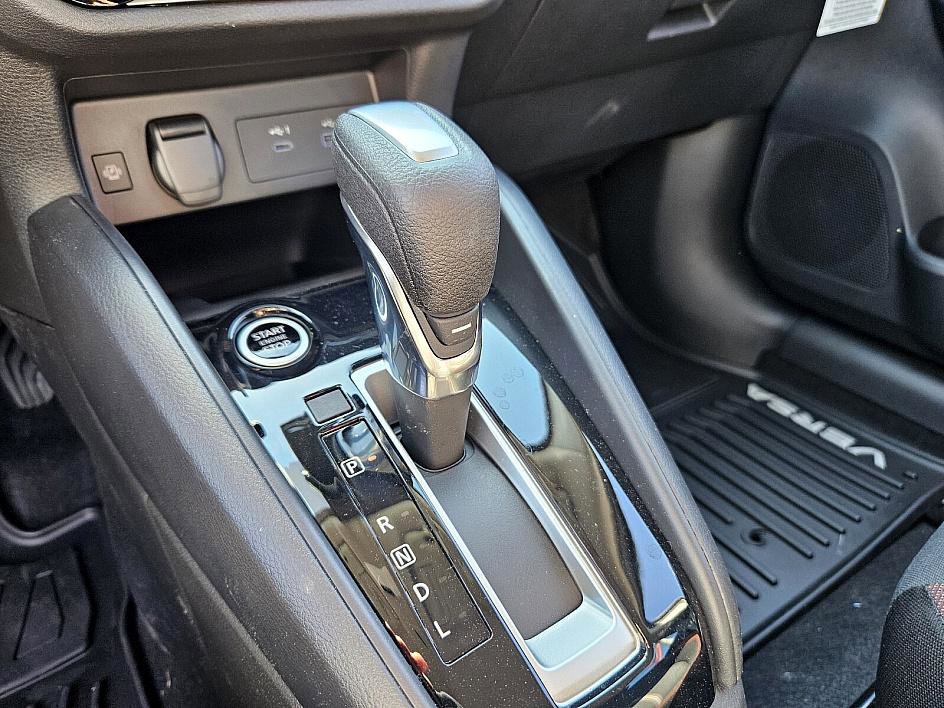 2025 Nissan Versa SR photo 23