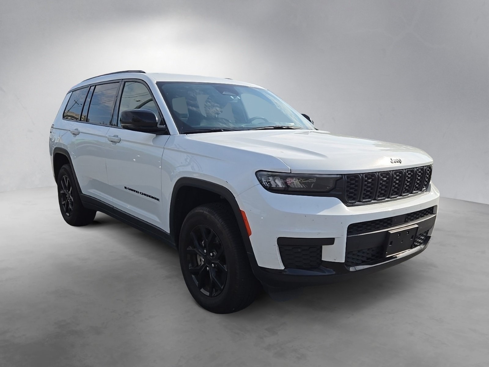 2024 Jeep Grand Cherokee Altitude photo 2