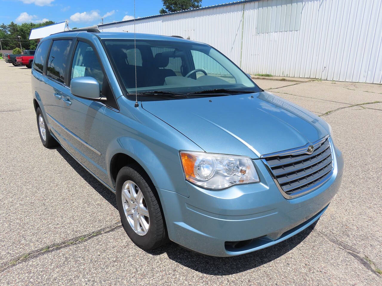 2009 Chrysler Town & Country Touring photo 3
