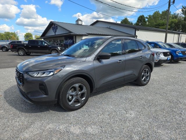 2025 Ford Escape ST-Line photo 2