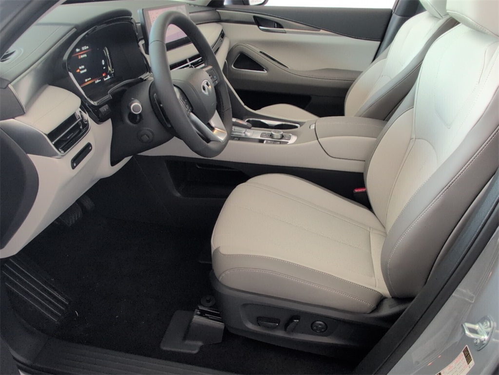 2026 Infiniti QX60 Luxe photo 6
