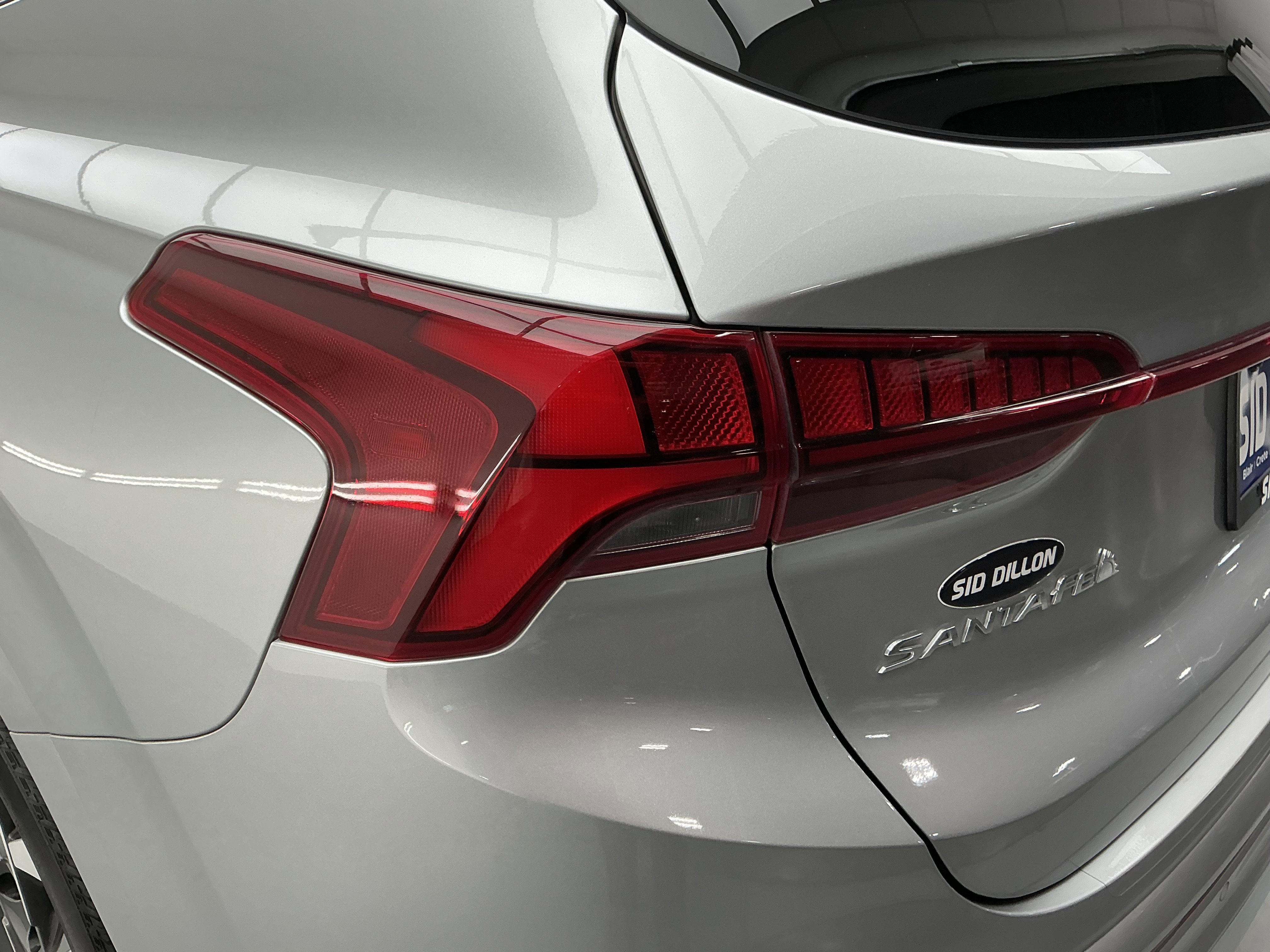 2022 Hyundai Santa Fe Calligraphy photo 2