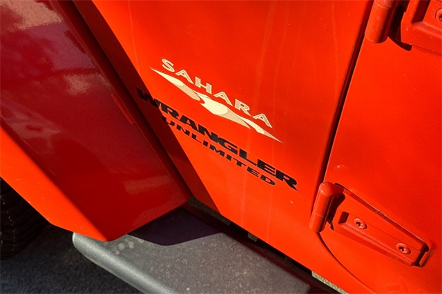 2015 Jeep Wrangler Unlimited Sahara photo 4