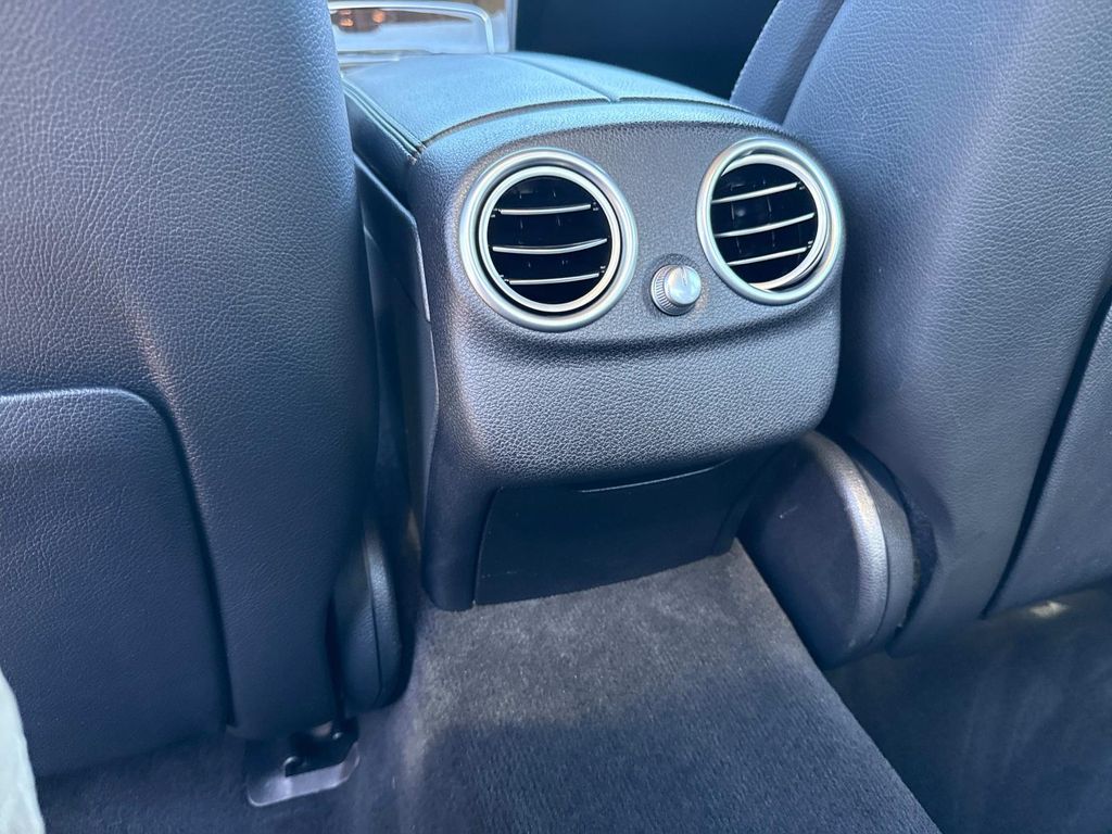 2018 Mercedes Benz C 300 photo 17