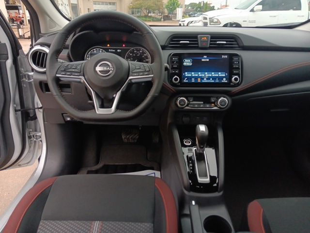 2025 Nissan Versa 1.6 SR photo 18