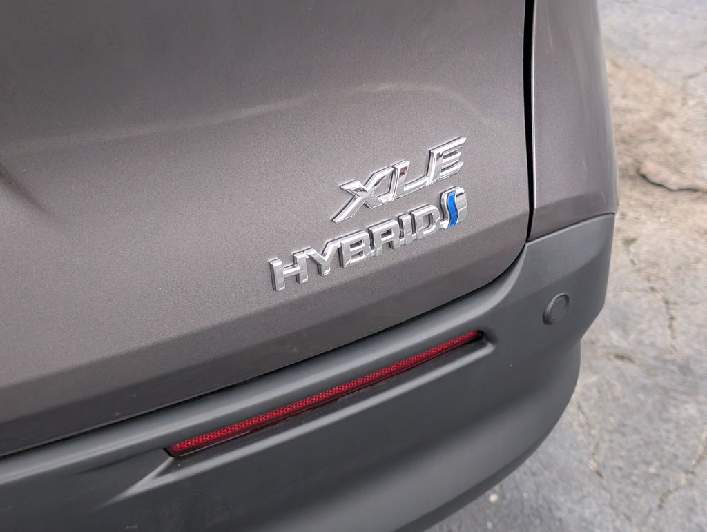 2024 Toyota Sienna XLE photo 22