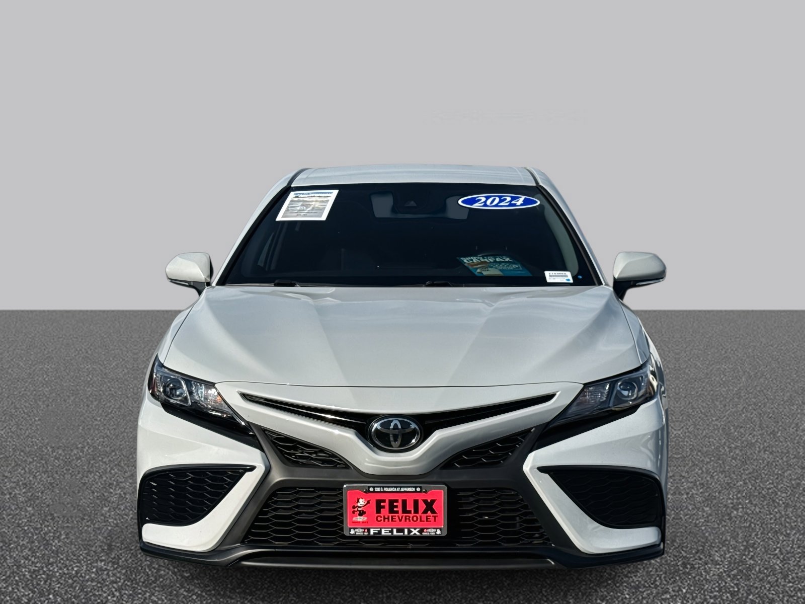 2022 Toyota Camry SE photo 2