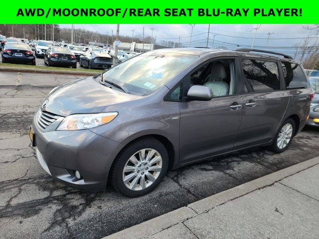 2016 Toyota Sienna XLE Premium's photo