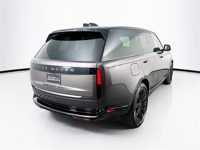 2025 Land Rover Range Rover SE photo 4