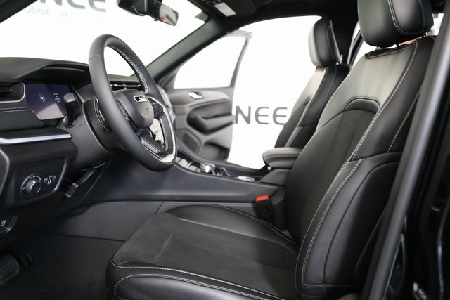2025 Jeep Grand Cherokee Altitude X photo 4