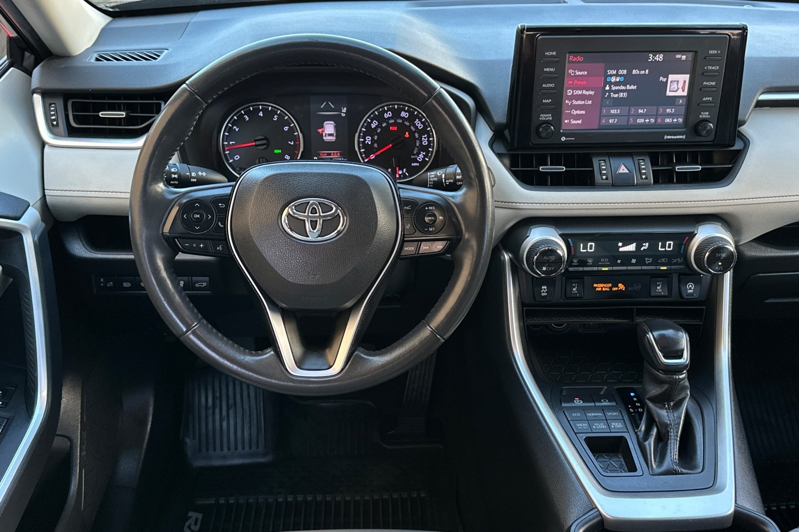 2020 Toyota RAV4 XLE Premium photo 12