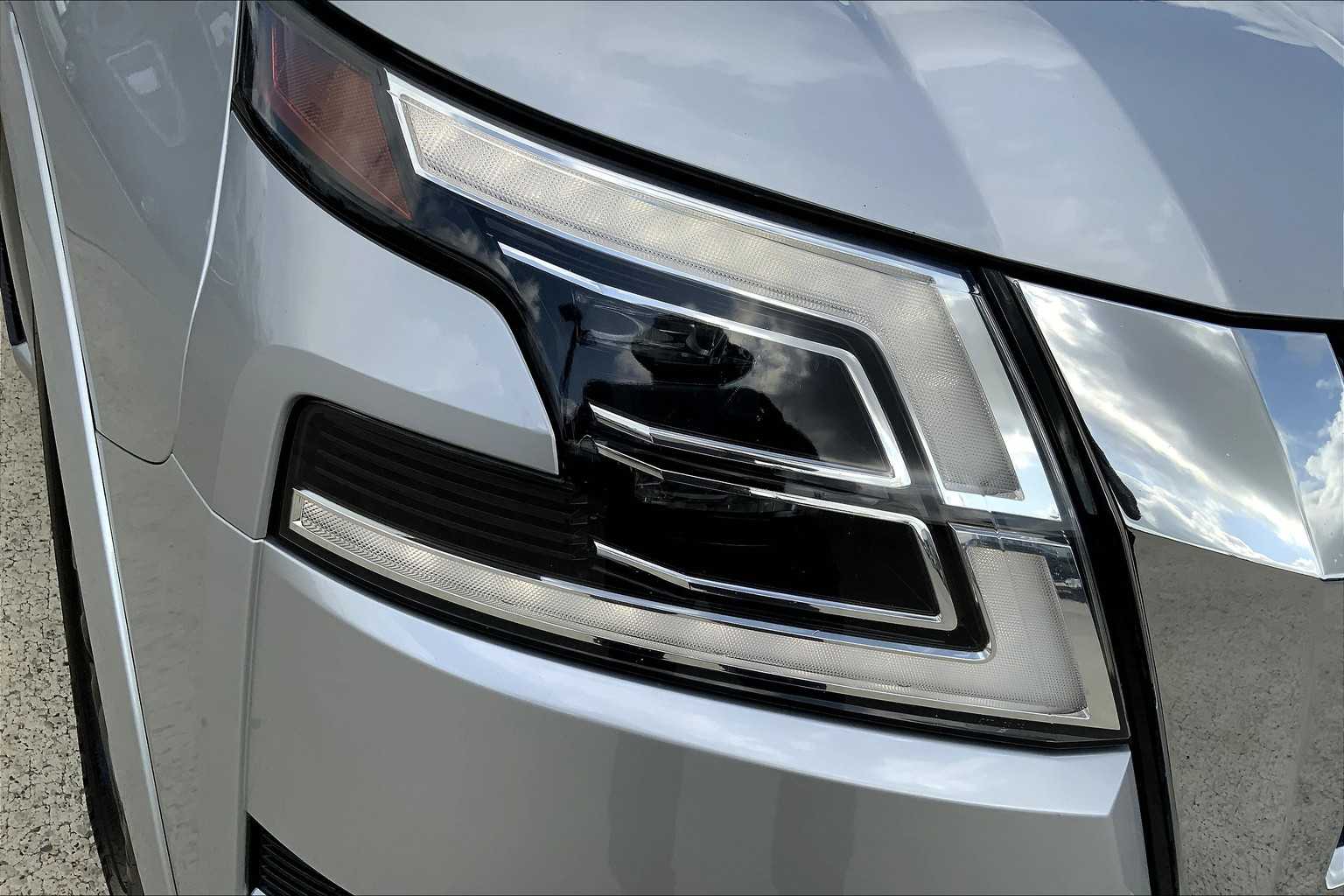 2021 Nissan Armada Platinum photo 26