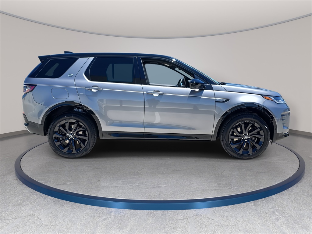 2025 Land Rover Discovery Sport SE photo 3