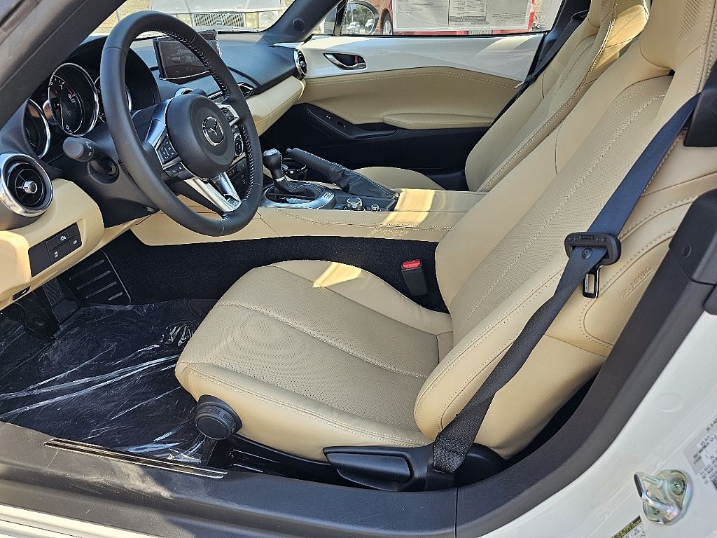 2025 Mazda MX-5 Miata Miata RF Grand Touring photo 17
