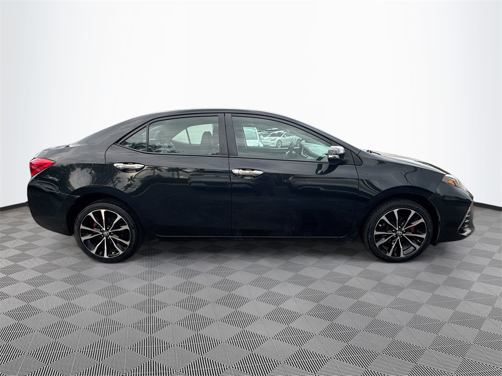 2018 Toyota Corolla SE photo 4