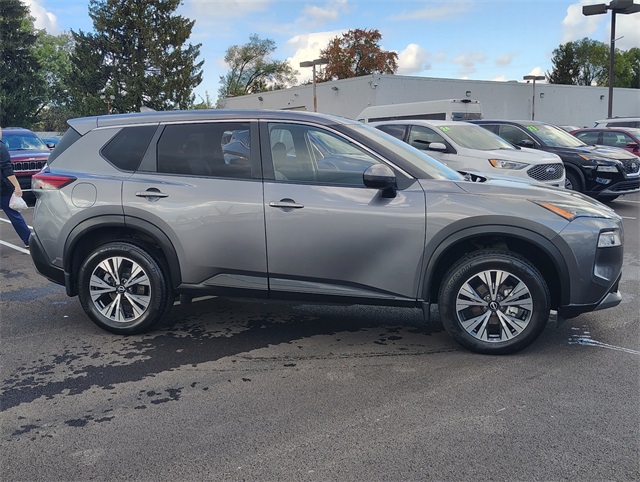 2023 Nissan Rogue SV photo 2