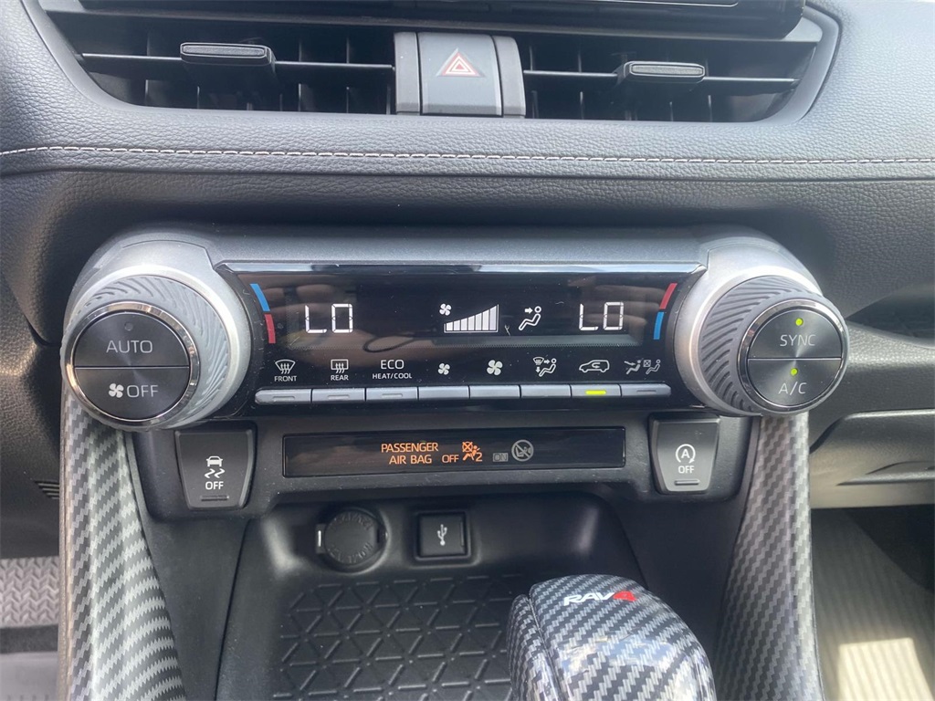 2022 Toyota RAV4 XLE photo 22