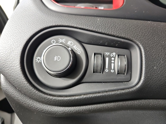 2023 Jeep Renegade Trailhawk photo 16