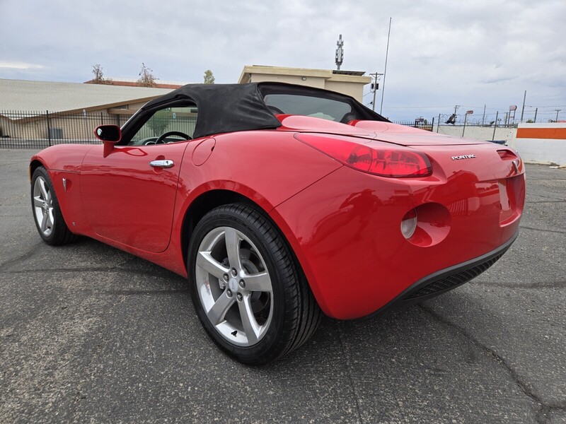 2007 Pontiac Solstice photo 3