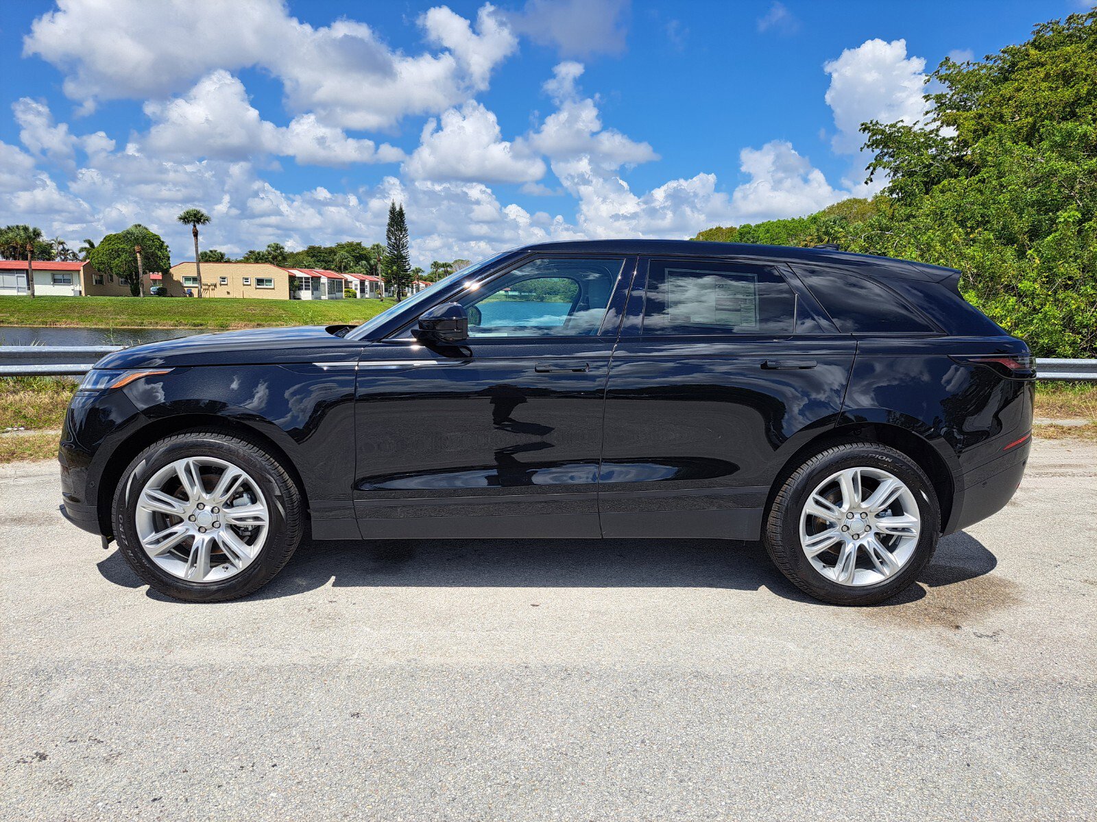 2025 Land Rover Range Rover Velar S photo 5