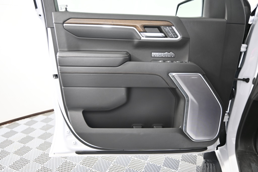 2023 Chevrolet Silverado 1500 High Country photo 15