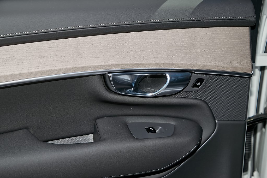 2025 VOLVO XC90 - Image 17