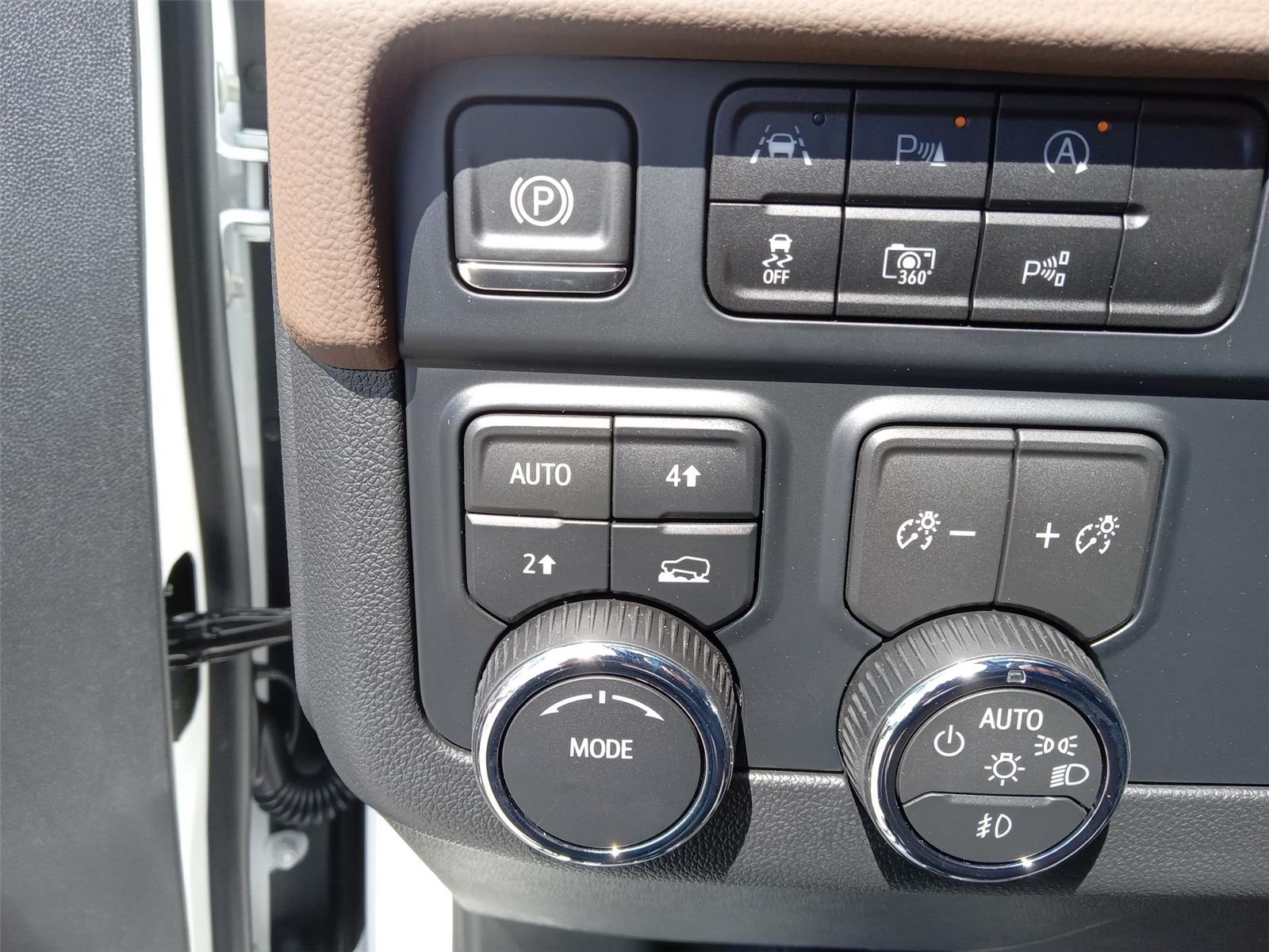 2025 Chevrolet Suburban High Country photo 25