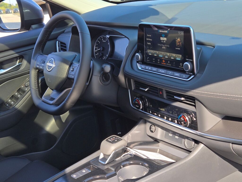 2026 Nissan Rogue SV photo 5