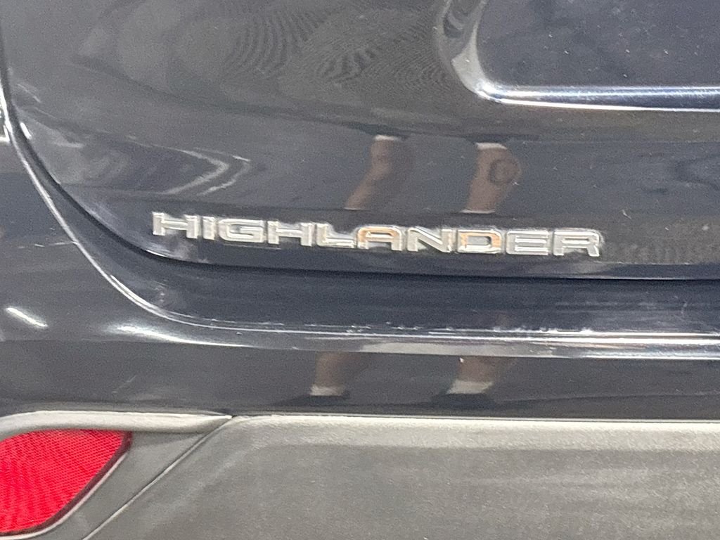 2023 Toyota Highlander L photo 22
