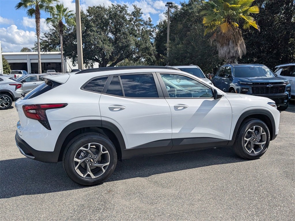 2026 Chevrolet Trax LT photo 4