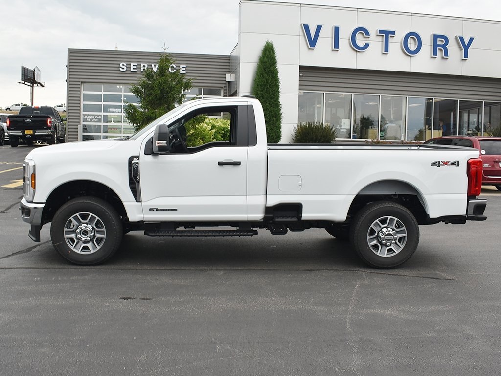 2025 Ford F-350 XLT photo 2
