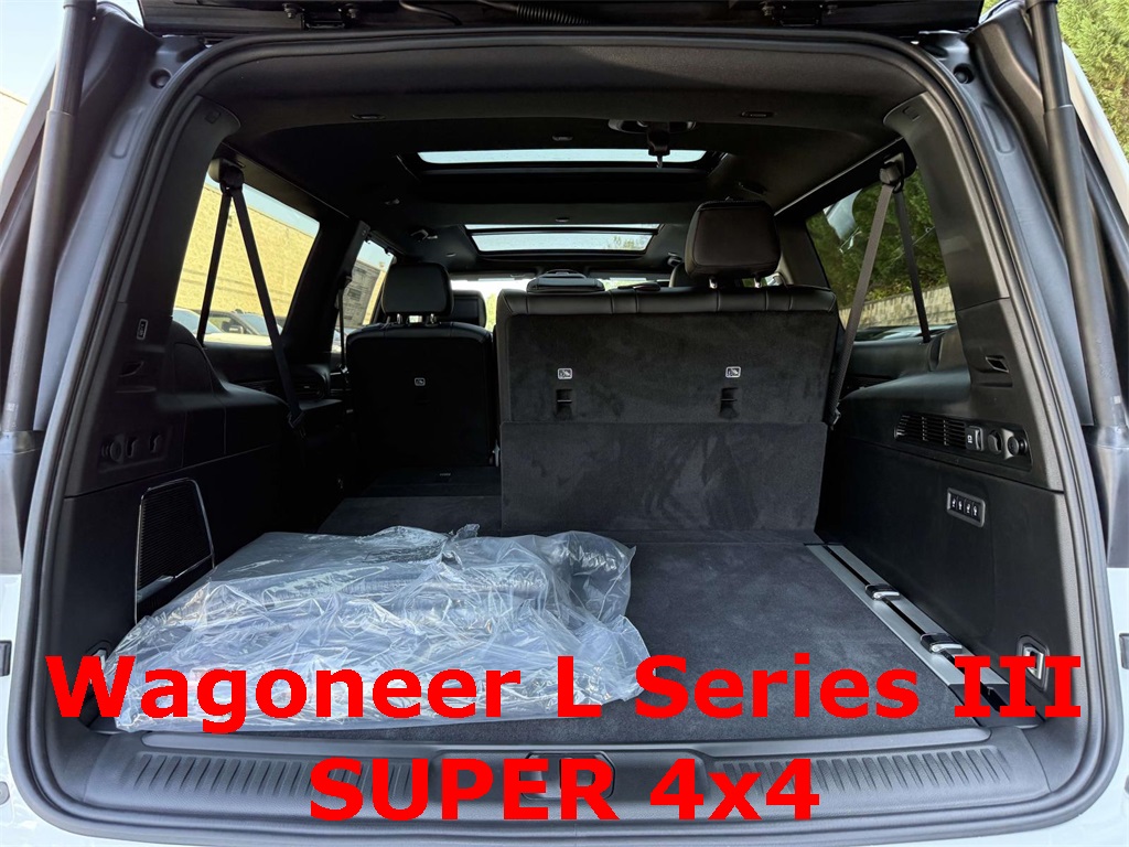 2025 Jeep Wagoneer L Series III photo 27