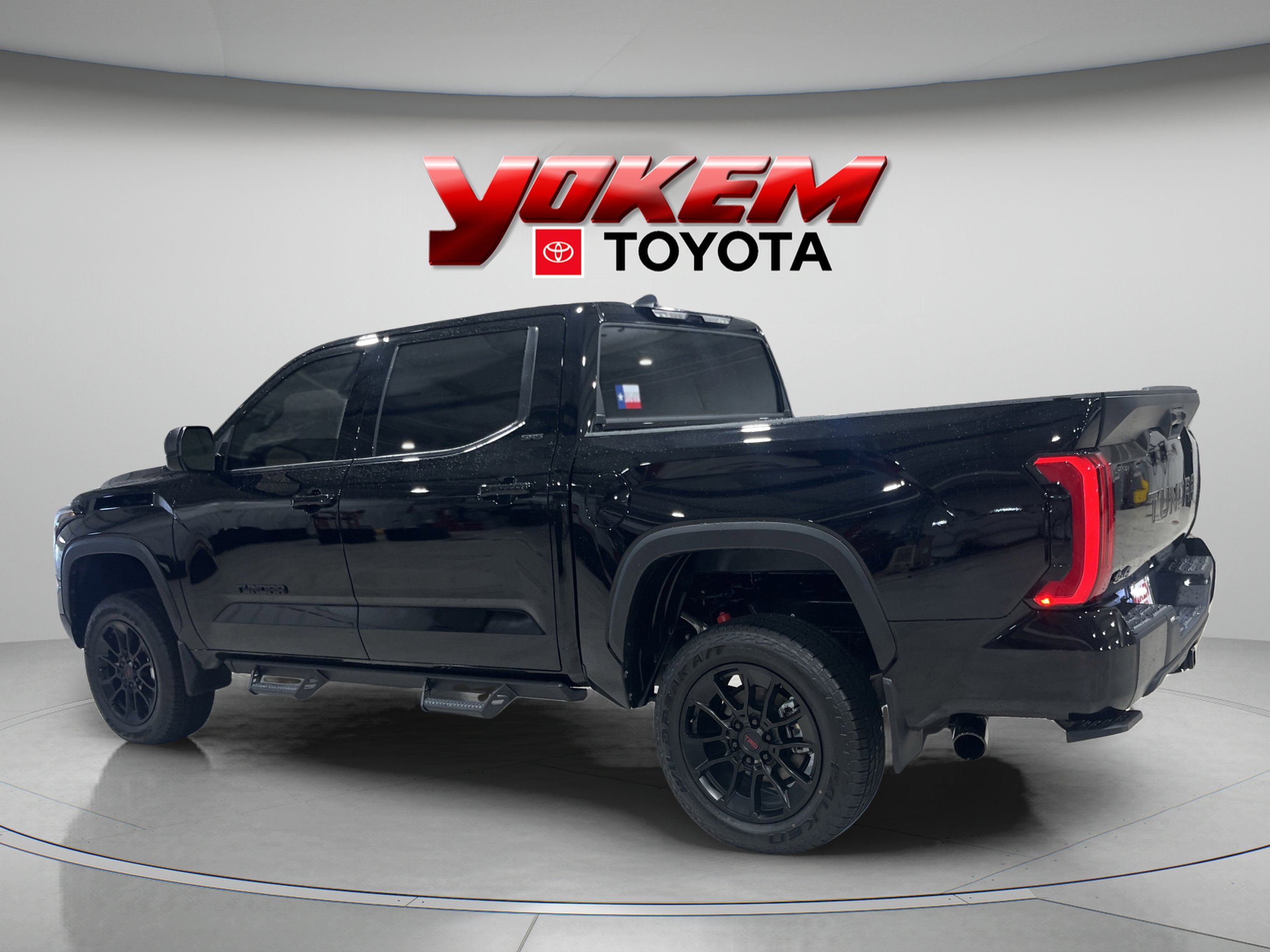 2025 Toyota Tundra SR5 photo 3