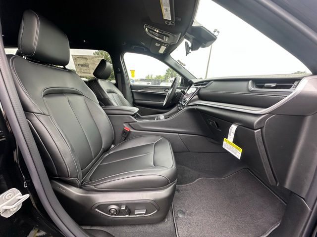 2025 Jeep Grand Cherokee Limited photo 28