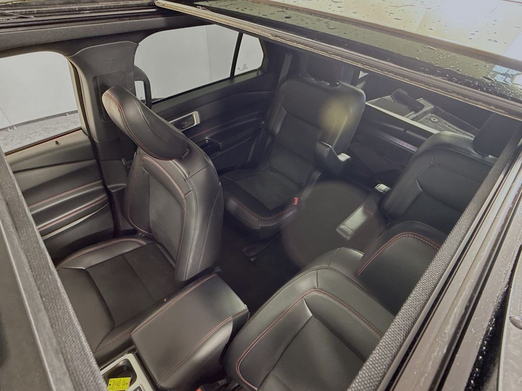 2022 Ford Explorer ST-Line photo 3