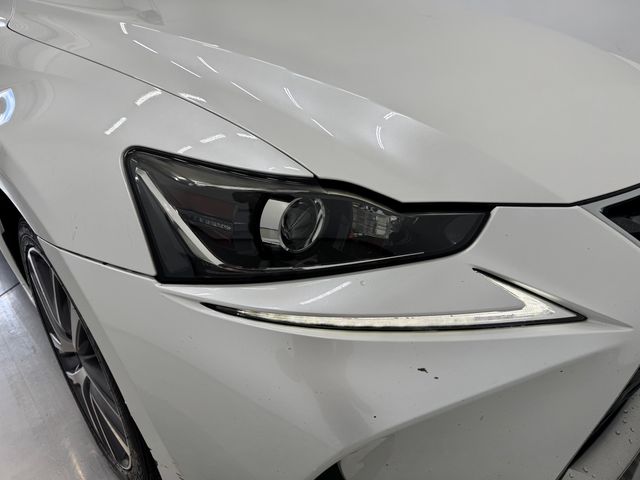 2019 Lexus IS 300 photo 30