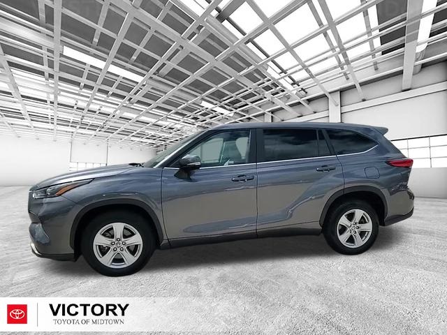 2023 Toyota Highlander LE photo 4