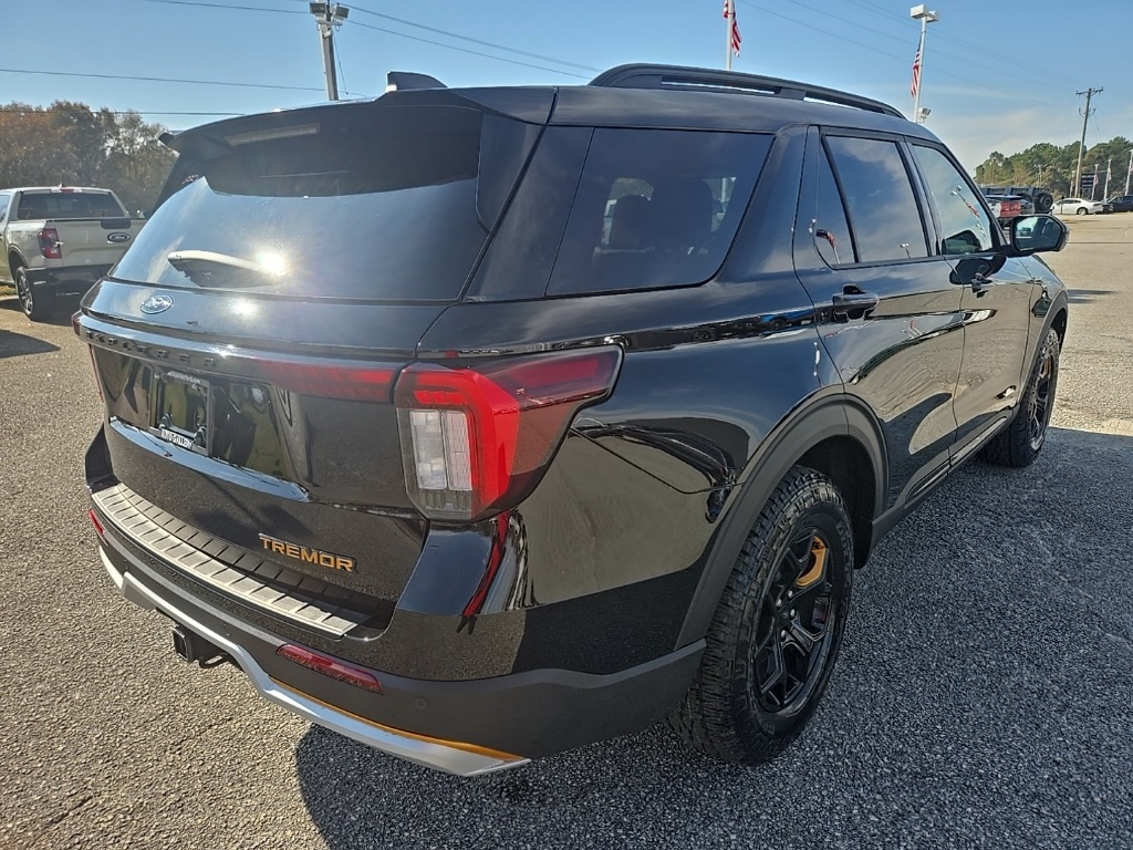 2026 Ford Explorer photo 2