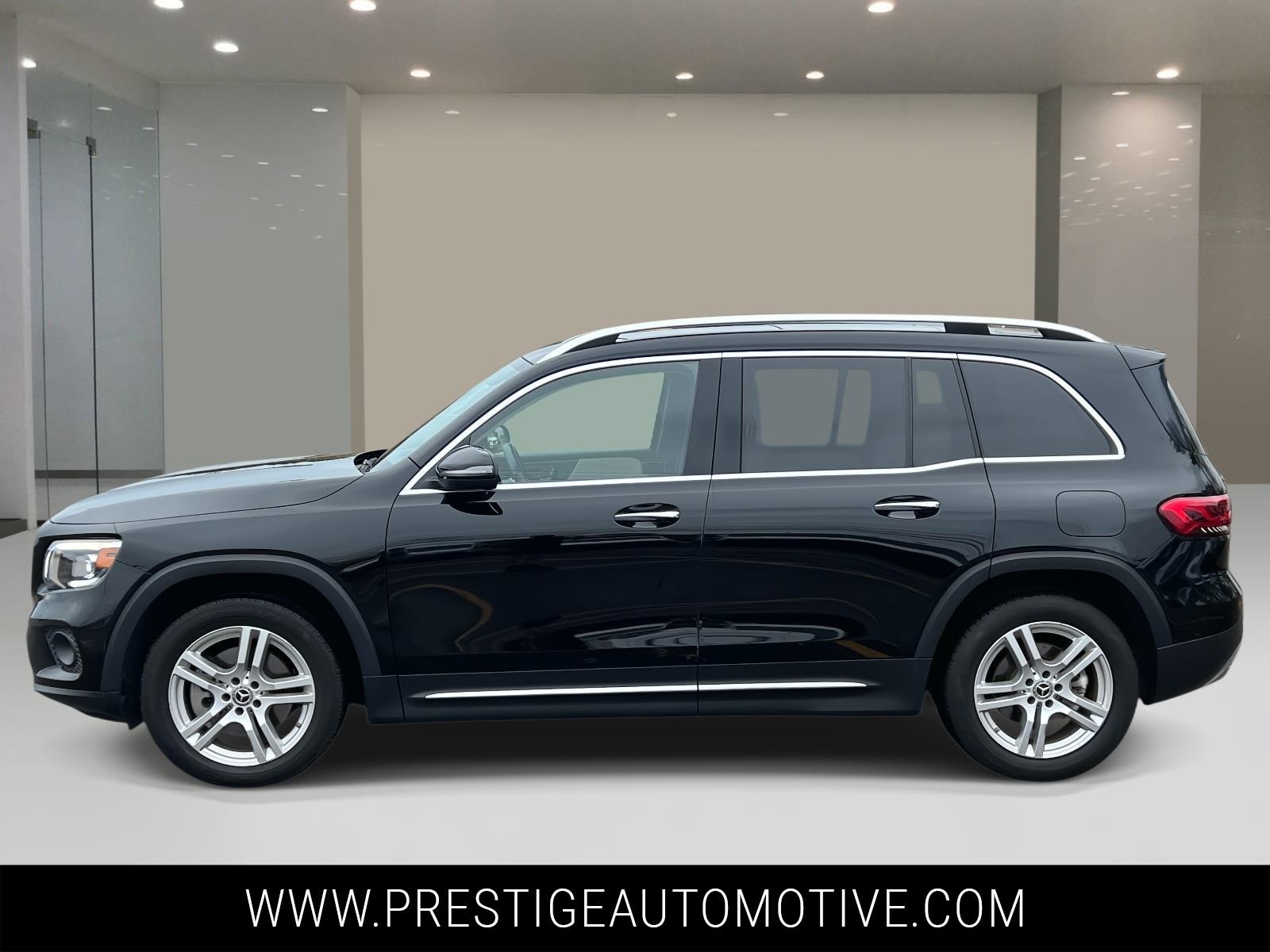 2021 Mercedes Benz GLB 250 4MATIC photo 2