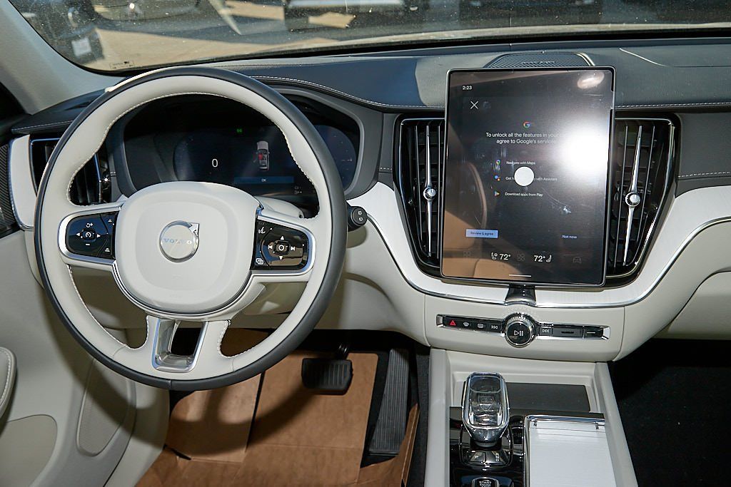 2026 VOLVO XC60 - Image 22