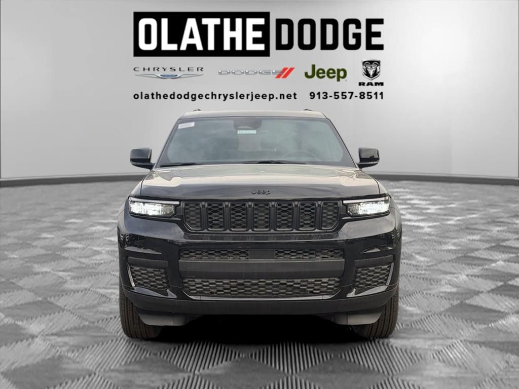 2025 Jeep Grand Cherokee Laredo Altitude photo 28