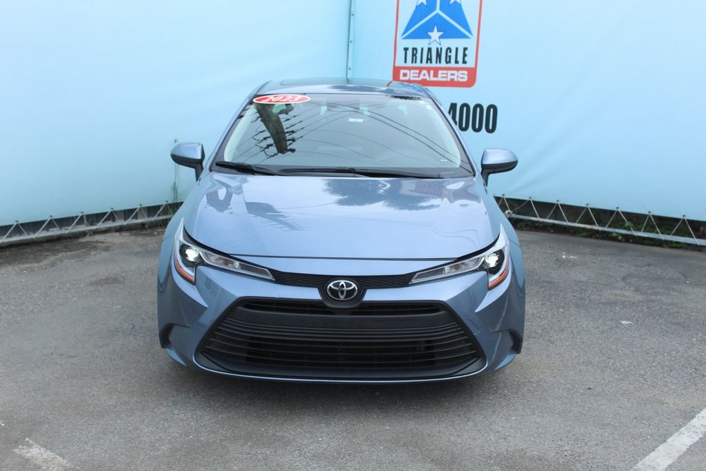 2023 Toyota Corolla LE photo 3
