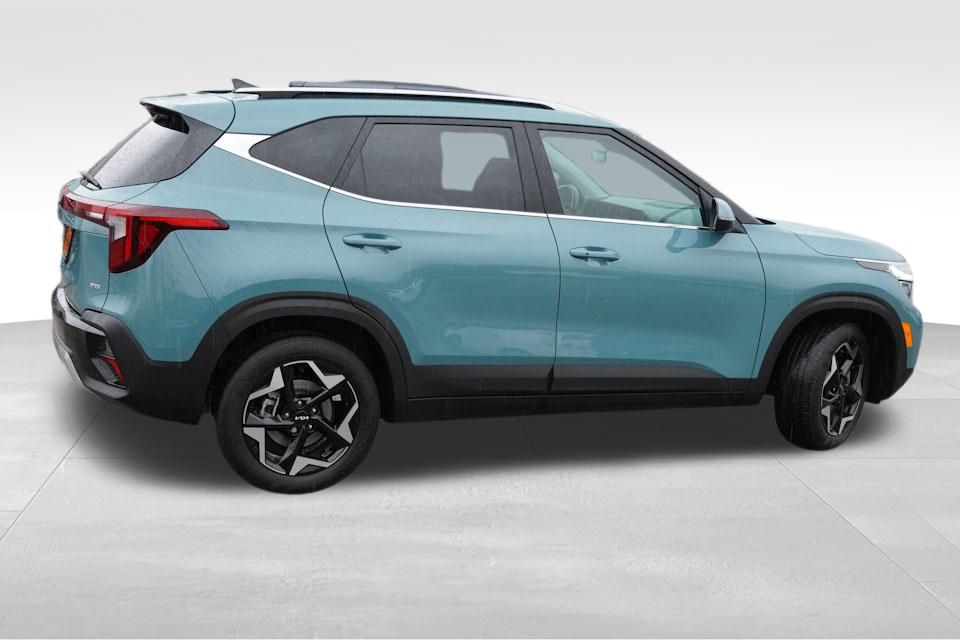 2024 Kia Seltos EX photo 3