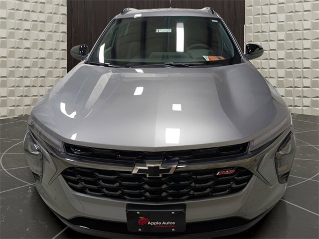 2025 Chevrolet Trax photo 2